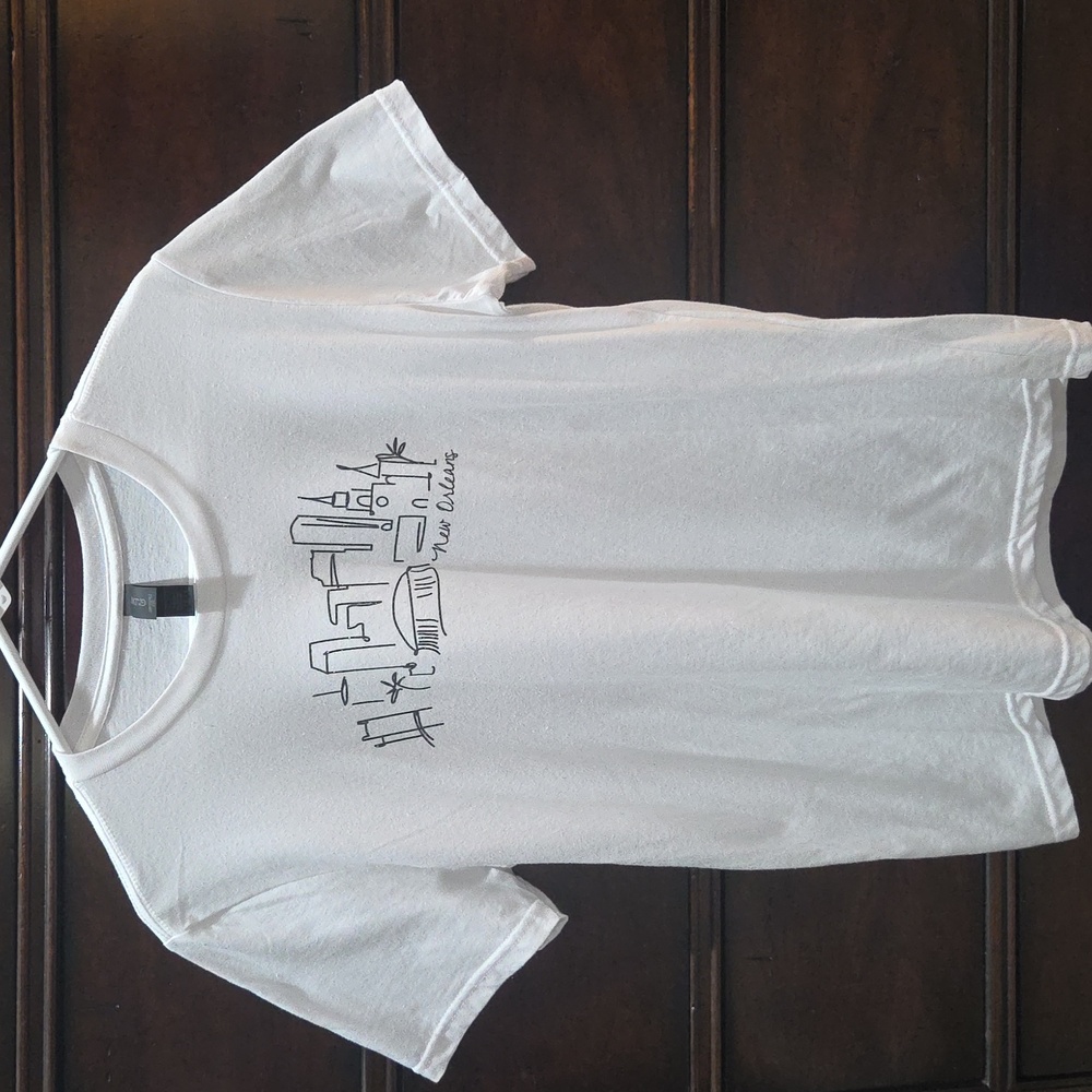 Cool Gildan Softstyle White T-Shirt With New Orleans Skyline/Superdome. - Picture 3 of 13